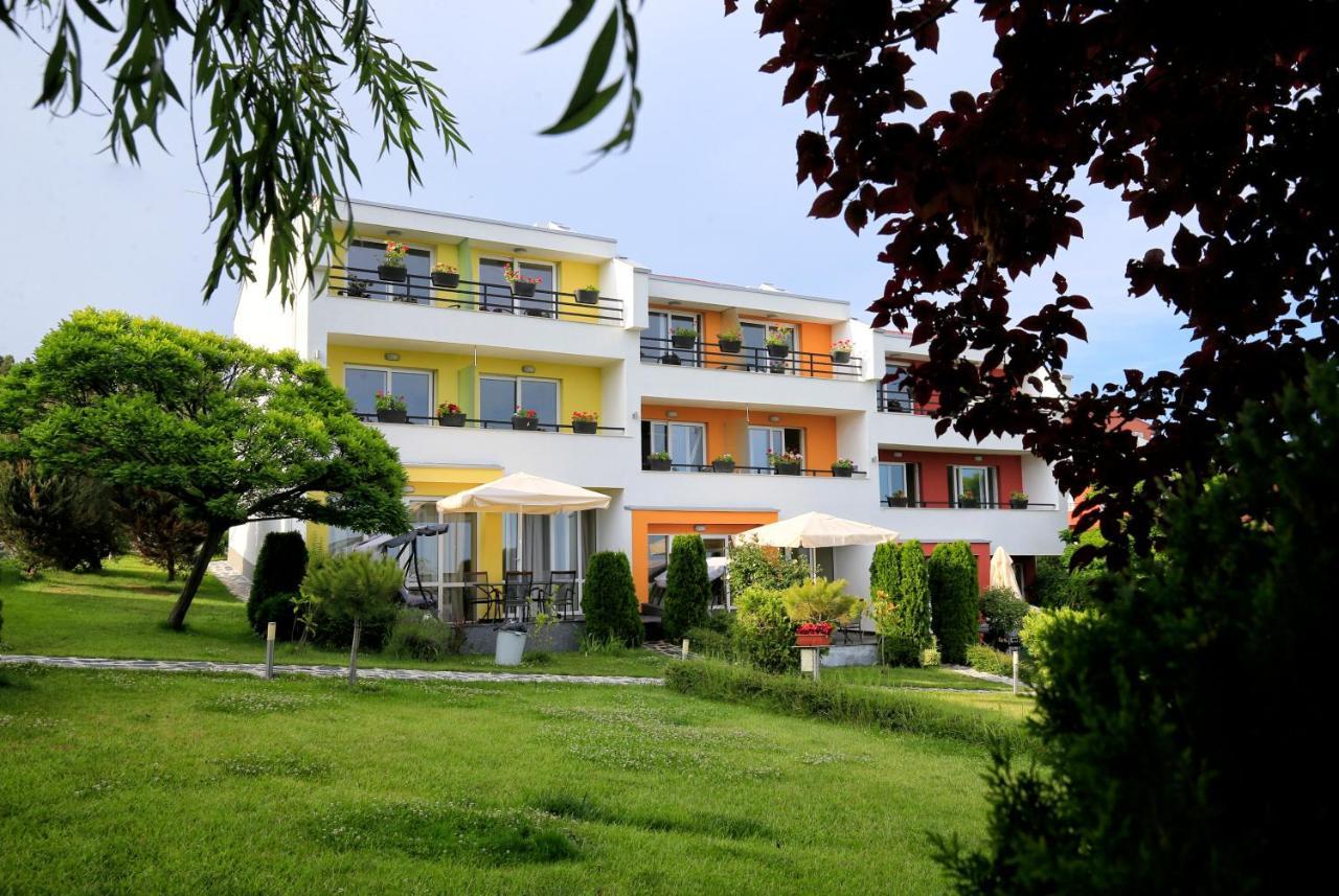 Stayinn Rainbow Houses Beachfront By Asteri Hotels Sunny Beach Dış mekan fotoğraf